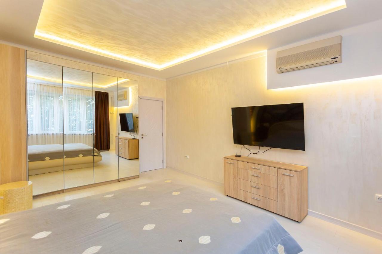 Central Vitosha Apartment Sofia Exteriör bild