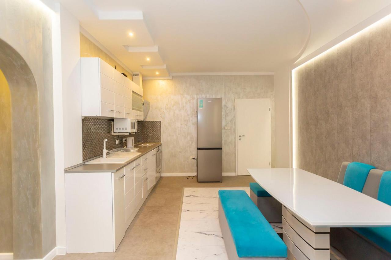 Central Vitosha Apartment Sofia Exteriör bild
